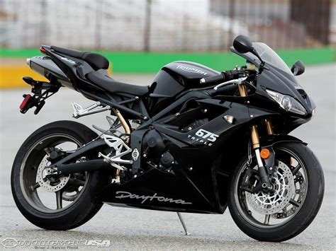 TRIUMPH DAYTONA 675 - Review and photos