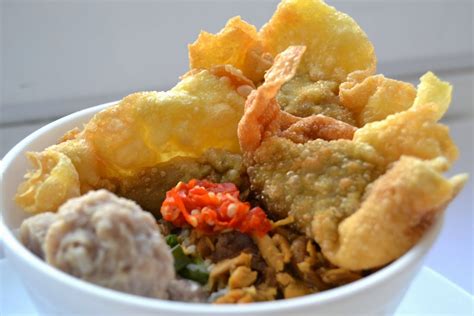 Kuliner Seputar Makassar: Resep Pangsit & Mie Ayam