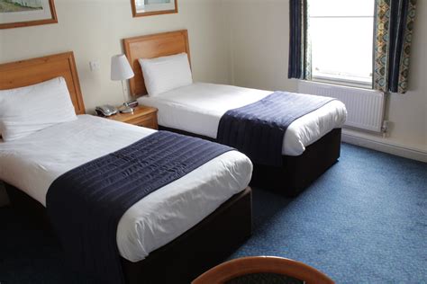 Twin Hotel Room Leeds | Budget Leeds Accommodation