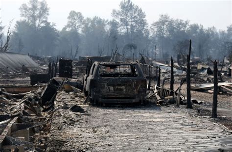 Wildfire cuts swath of destruction in southern Oregon; Phoenix and ...