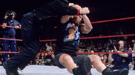 "Stone Cold" Steve Austin delivering the "Stone Cold Stunner" to Vince McMahon | Stone cold ...