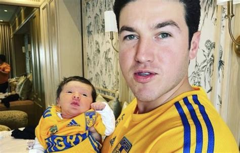 Samuel García presume a su hija con uniforme del Tigres