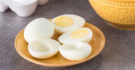 How to Easily Peel Hard-Boiled Eggs, Plus Video and Recipes | Hungry Girl