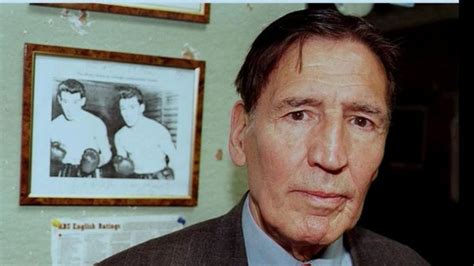 Gangster 'Mad' Frankie Fraser dies at 90 - BBC News