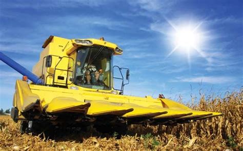 Corn harvester | agriculture | Britannica.com