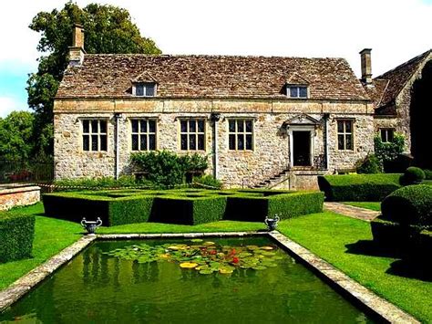 loveisspeed.......: Avebury Manor & Garden is a National Trust property consisting of an early ...