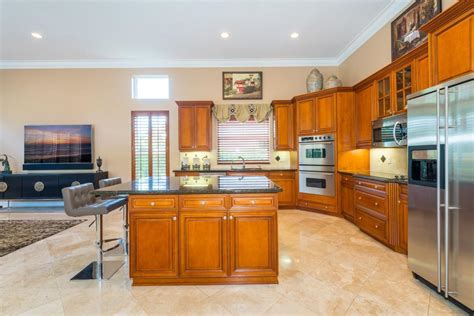 Mesmerizing Davie Residence In An Exclusive Community