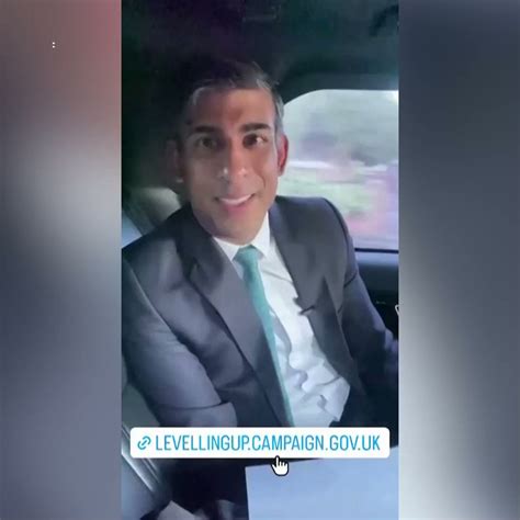 i newspaper on Twitter: "Rishi Sunak appears to not be wearing his seat belt in a moving car 🔴 ...