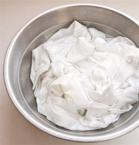 Add White Vinegar To Your Laundry For These Unexpected Benefits (I ...