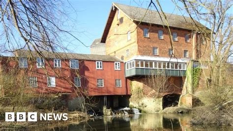 Sharnbrook Mill Theatre's curtain up after £60k revamp - BBC News