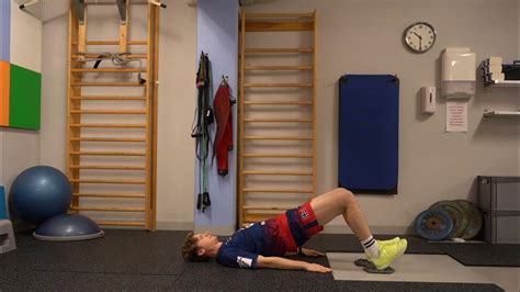 ECCENTRIC HAMSTRING SLIDES REGRESSION - YouTube