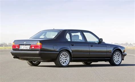 Is BMW E32 7-Series the New ’80s Classic? – Bimmers.com