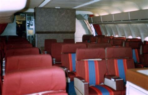 United Airlines DC-10 Cabin | Aircraft interiors, Vintage airlines ...