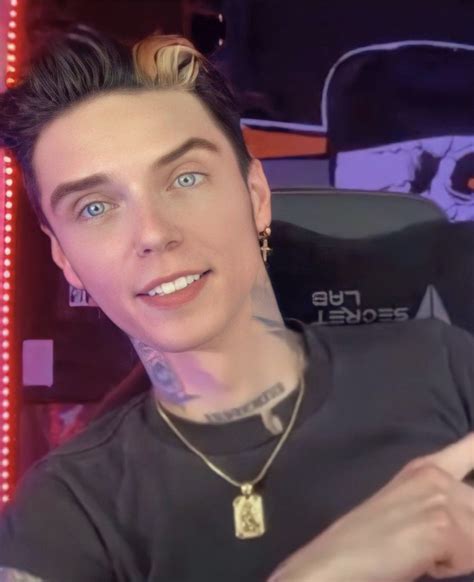 Pin by 💔𝒹𝒶𝓇𝓀 𝒶𝑔𝑜𝓃𝒾💔 on Andy | Andy black, Andy biersack, Black veil brides