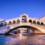 Rialto Bridge in Venice — Stock Photo © sborisov #44644389