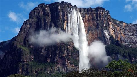 Imagens incríveis de drones FPV voando sobre Salto Ángel na Venezuela, a cachoeira mais alta do ...