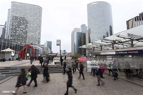 158 La Defense (Paris Metro) Stock Photos, High-Res Pictures, and ...