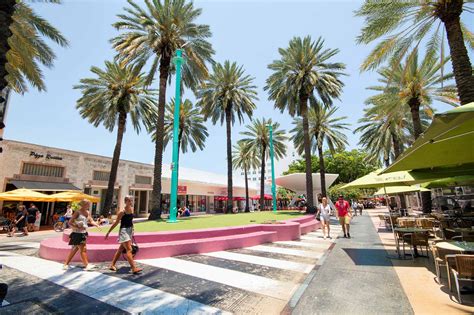 Shopping In South Beach Miami Lincoln Road Mall - ENJOY MIAMI BEACH