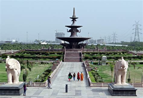 Living in Noida, Uttar Pradesh: Tips for Moving and Visiting 2024