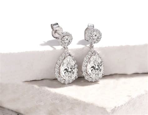 Customizing Your VVS Diamond Earrings - Friendly Diamonds