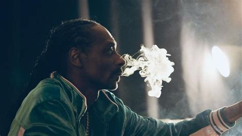 How Much Weed Does Snoop Dogg Actually Smoke? Details
