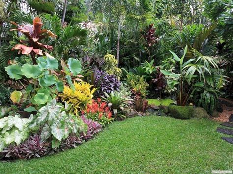 15+ Beautiful Tropical Front Yard Landscape Ideas To Make Your Home ...