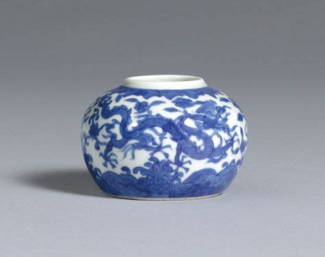 jar ||| sotheby's hk0489lot6vhkhen | Porcelain, Porcelain art, White dragon