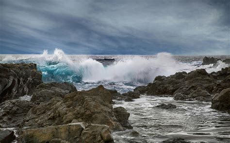 Photography Of Waves Crashing · Free Stock Photo