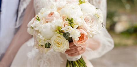 6 Top Wedding Bouquet Trends for 2023 - Rio Roses