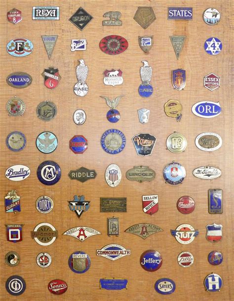 American Auto Emblems: Emblem Collecting in America