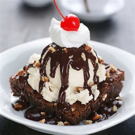 Ultimate Guide To The Best Homemade Brownie Sundaes (101+ Delicious Ideas) - The Three Snackateers