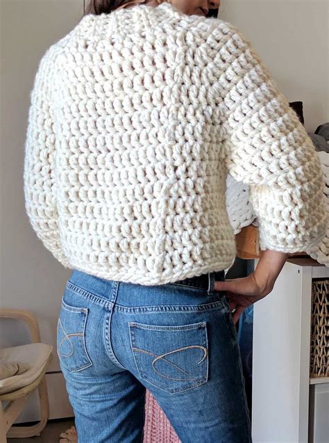 Chunky Cropped Raglan Sweater – Crochet Sweater Pattern – The Snugglery