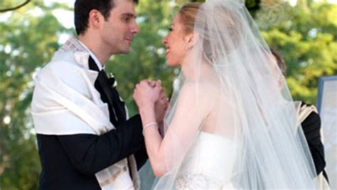 Recreate Chelsea Clinton's Wedding On a Budget - CBS News