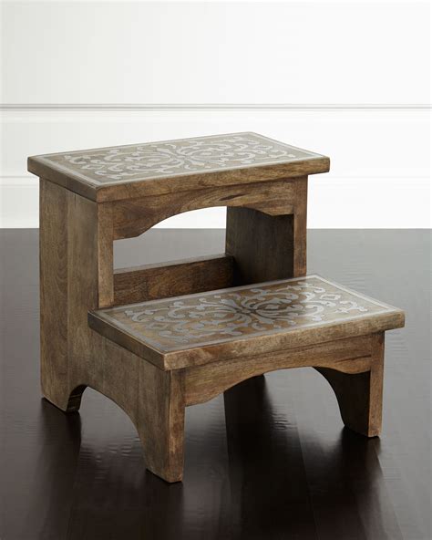 G G Collection Wood & Metal Step Stool