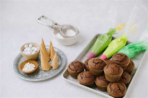 Christmas Light Cupcakes with Vanilla Buttercream Frosting | Baked Bree