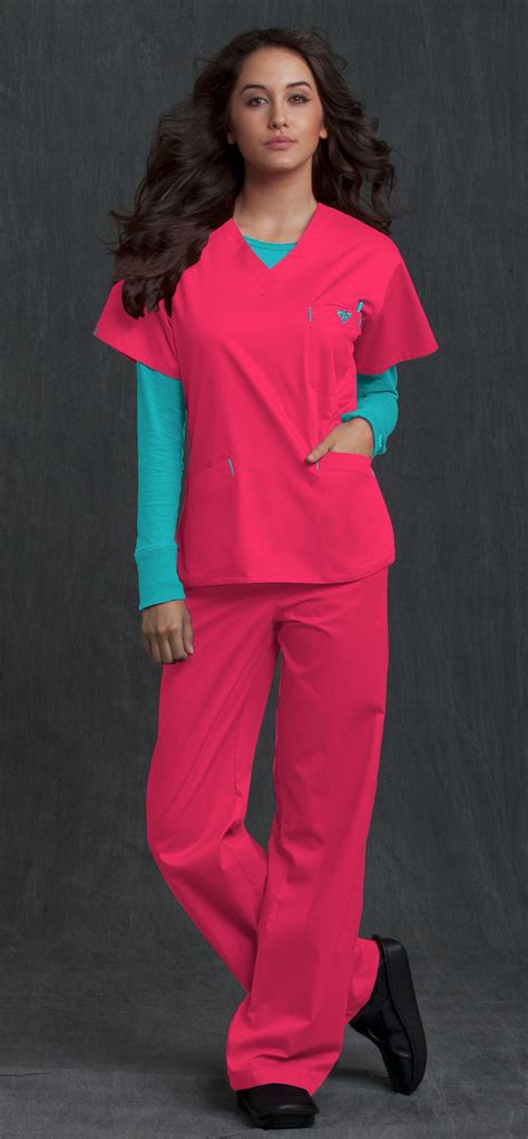 Conjunto pink mais ciano. Scrubs Outfit, Scrubs Uniform, Nurse Uniform, Scrubs Nursing, Medical ...