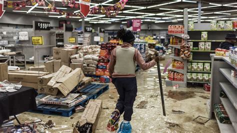 Shocking footage shows looting in South Africa | News Channel 3-12