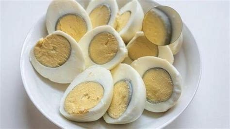 Here's Why Your Hard-boiled Eggs Have A Greenish Yolk
