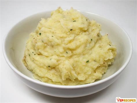 Garlic and Rosemary Mashed Potatoes Recipe | YepRecipes