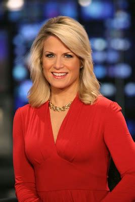 You can't get enough of sexy anchor babe Martha MacCallum - Sexy Leg Cross