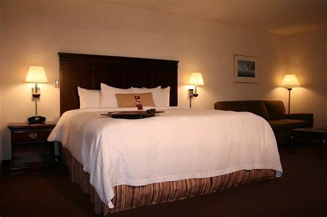 Discount Coupon for Hampton Inn Portland Airport in Portland, Oregon ...