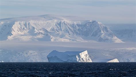 Climate change: Drilling in 'Iceberg Alley' - BBC News