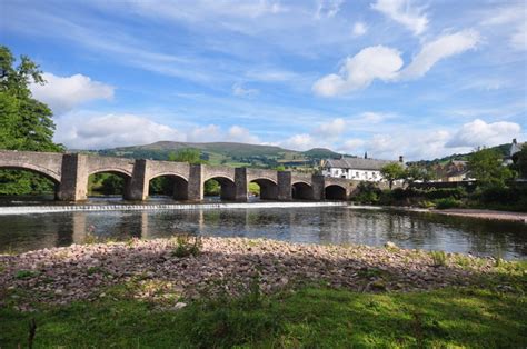 Crickhowell bridge © andy dolman cc-by-sa/2.0 :: Geograph Britain and Ireland