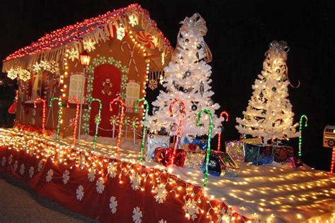 Lighted Christmas Parade 12-6-14 at 7pm | Christmas parade floats ...