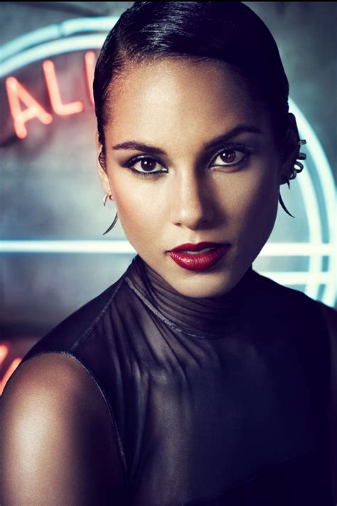 ALICIA KEYS – Girl on Fire Promo Shoot and CD Cover – HawtCelebs