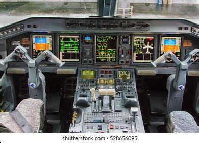 Embraer E190 Cockpit