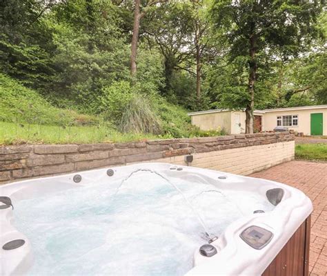 21 Luxury Lodges in Wales with Hot Tubs (from £35 per Night)