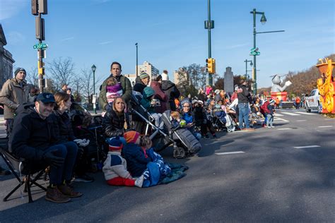 Photos from Philly's Thanksgiving Day Parade, with cute balloons, homey ...