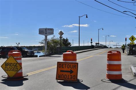 UPDATED: Padanaram Bridge reopens following mechanical issues | Dartmouth