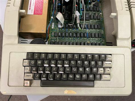 Trying to identify my Apple II+ keyboard | Applefritter